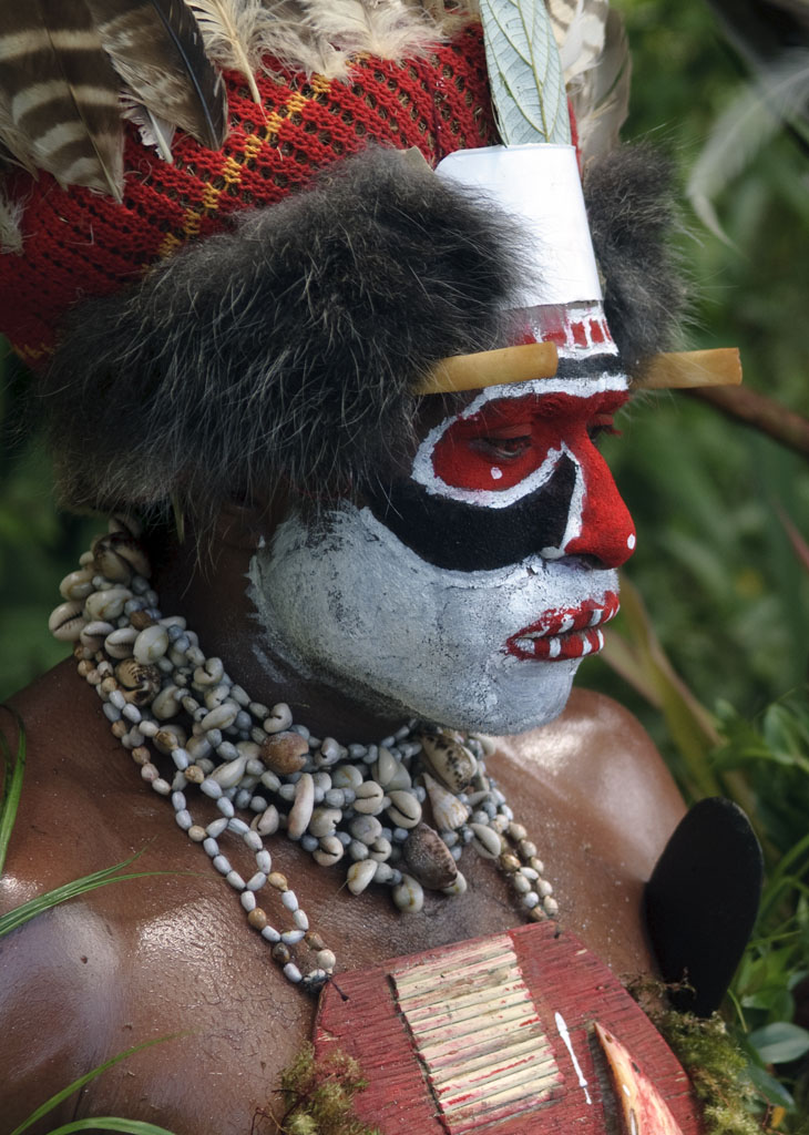 Hochlandkrieger auf dem Mount Hagen Festival