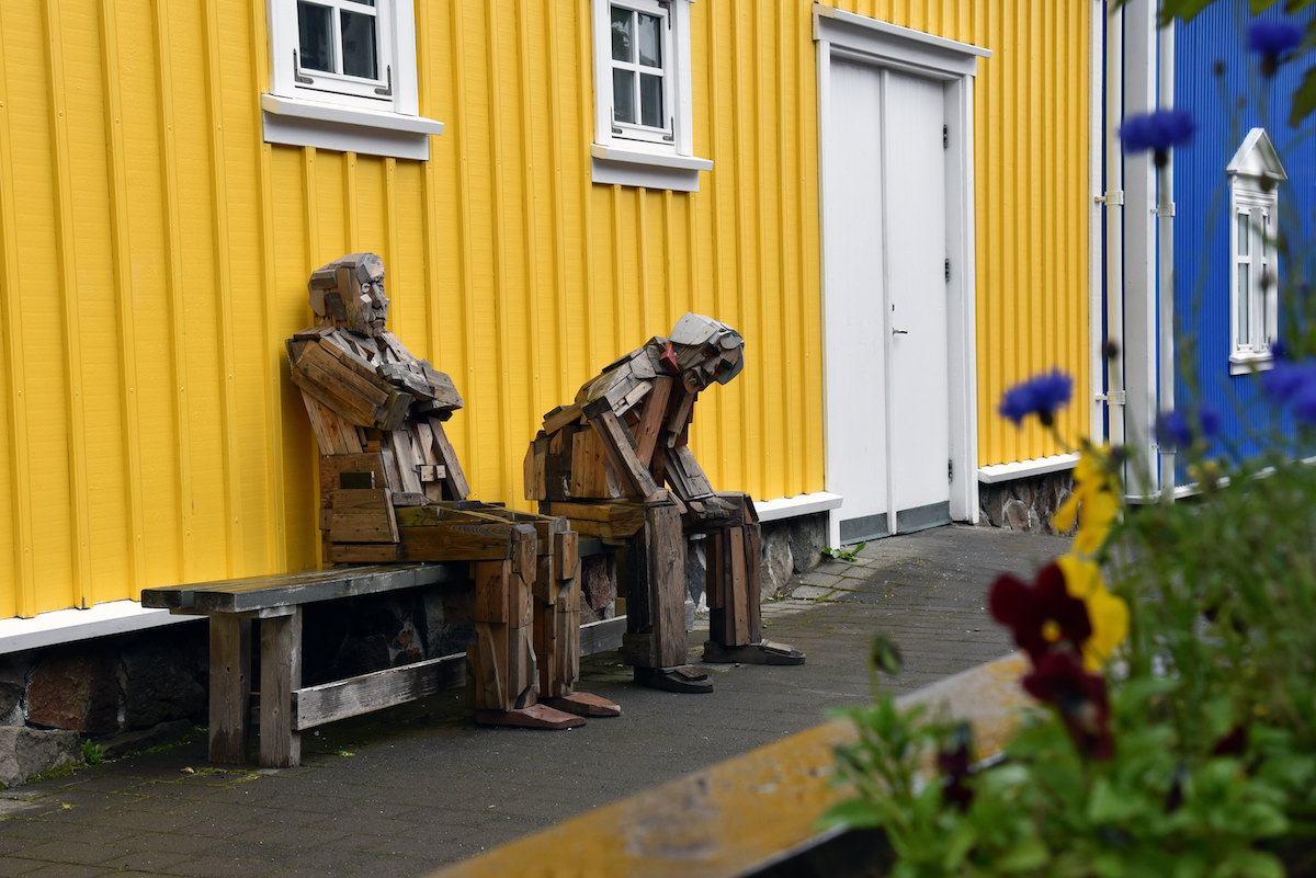 Holz-Skulpturen in Siglufjörður --- DSC_8121FK Kopie.jpg