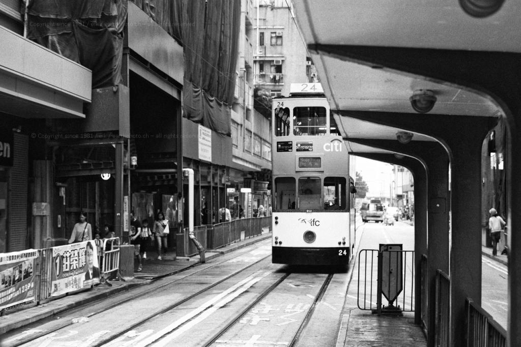 Hong Kong Island im November 2015. Nikon F3 mit AIS 1.2/50mm ohne Filter. Ilford Delta 400.