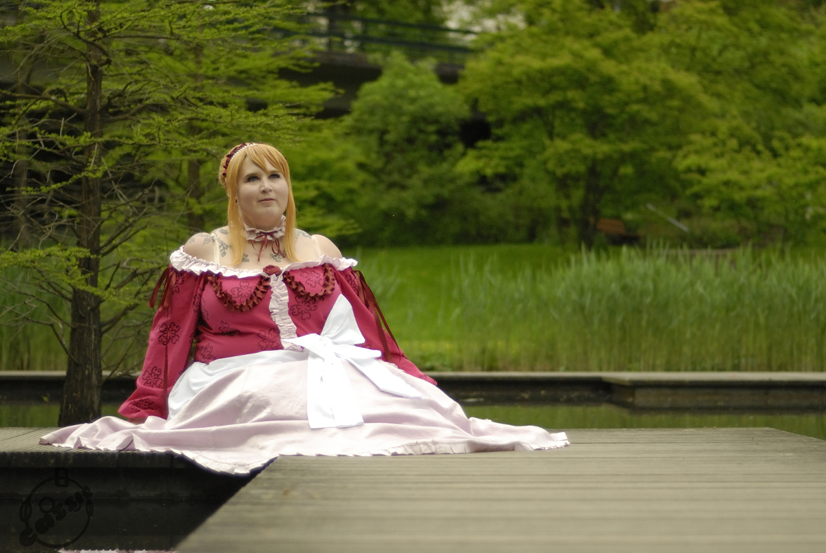 https://www.facebook.com/AtakisCosplayArt/
Als Lucy Heartfilia aus "Fairy Tail"