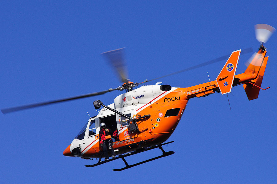 Hubschrauber der Südtiroler Landesflugrettung Pelikan 1
