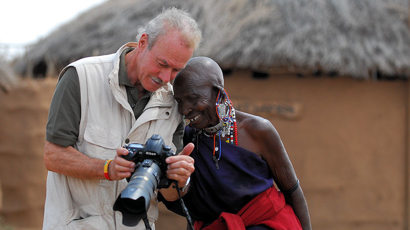 Hugo und Oma Koko diskutieren über
Randunschärfe und Vignetierungen
des 70-200/2.8 VR II bei der D3 :-)
9857