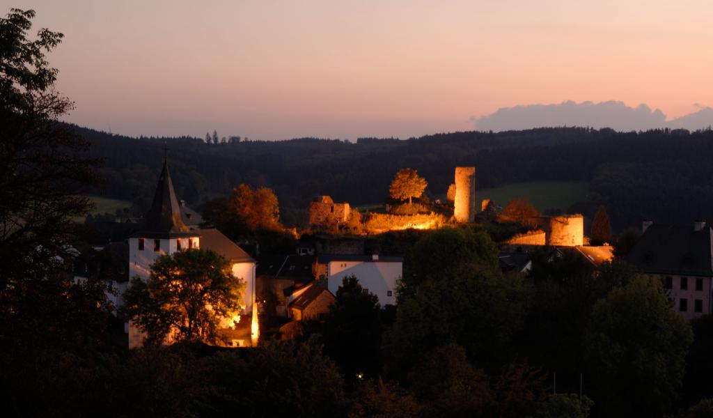 IIKronenburg Burgansichten am Abend IV 20