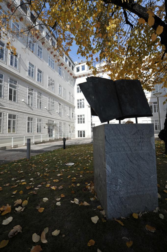 Im Gedenken an die im Jahre 1938 vertriebenen Universitätslehrer und Studenten