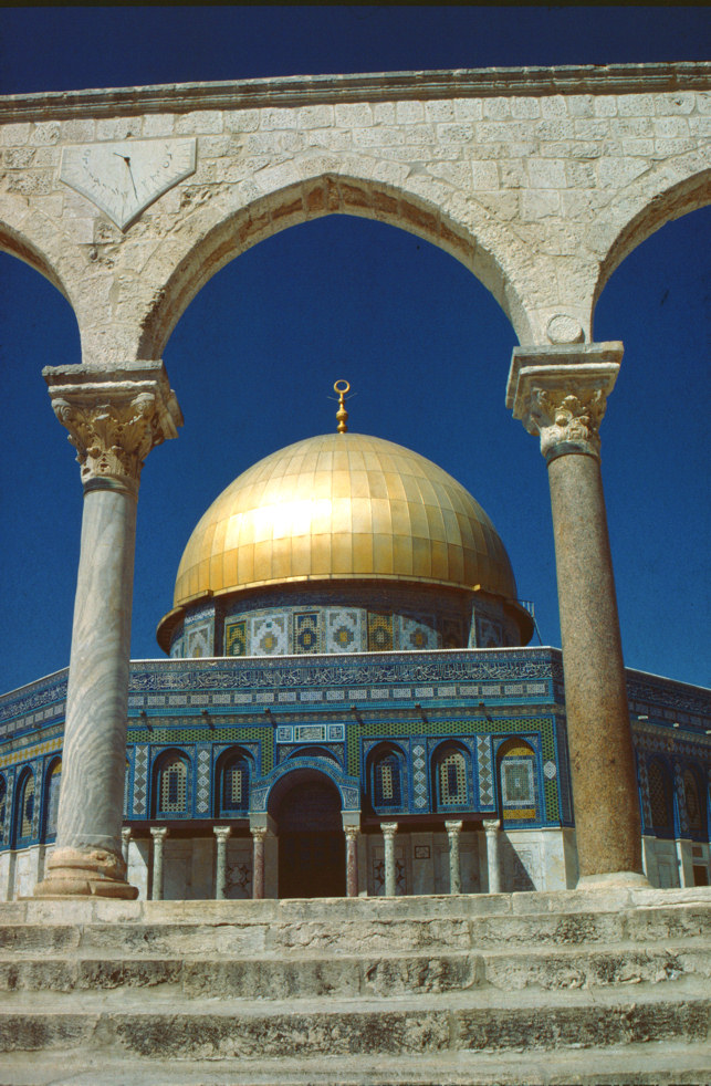 Image238 Jerusalem, Felsendom, 1985
Nikon F2, Nikkor 2/50, Kodachrome 25, CrystalScan 7200