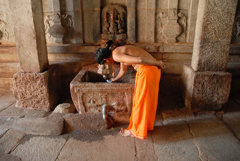 In the temples of Hampi (Karnataka)