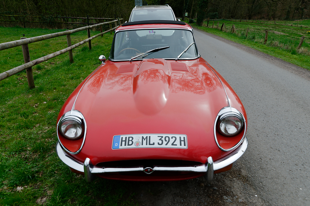 Jaguar E Type 4.2 rot.jpg