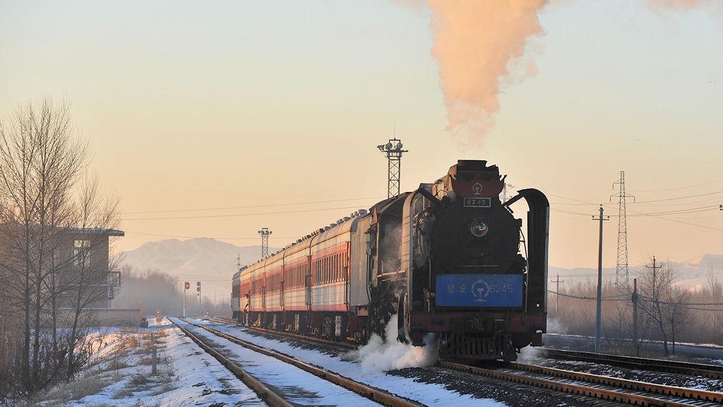 JS6245 auf einen Unterwegshalt (Gongye?)
3127