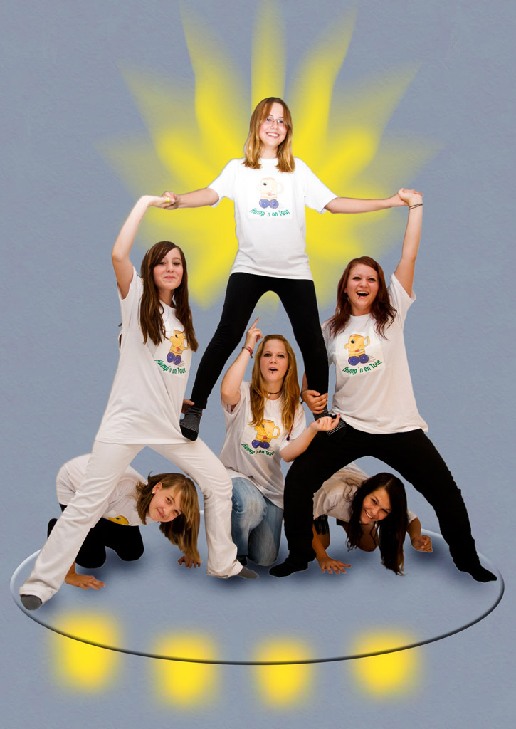 Jugend1
Composition für ein Fotobuch einer Freundin das ich gestaltet habe. An diesem Projekt haben knapp 60 Personen (Erwachsene und Kinder) teilgeno