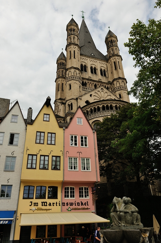 Köln 03.08.12 - Martinswinkel mit St. Martinskirche