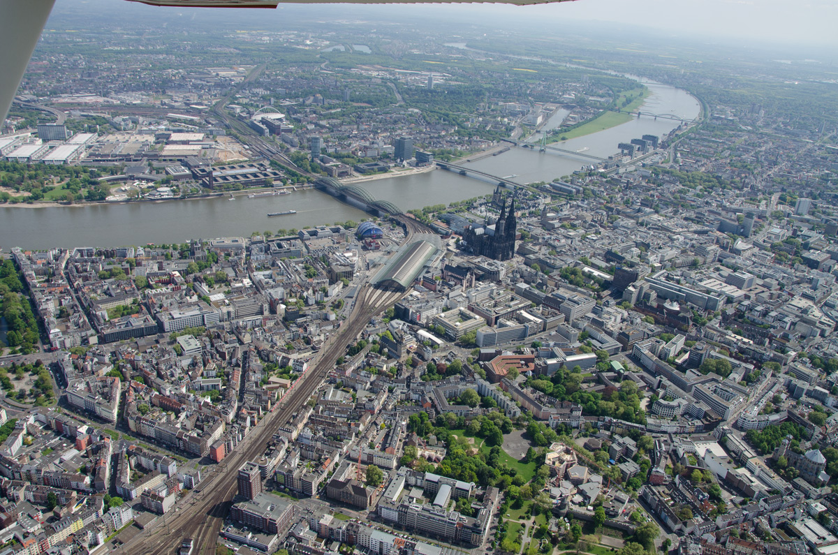 Köln von oben: Ein Rundflug von Bonn Hangelar aus über Köln