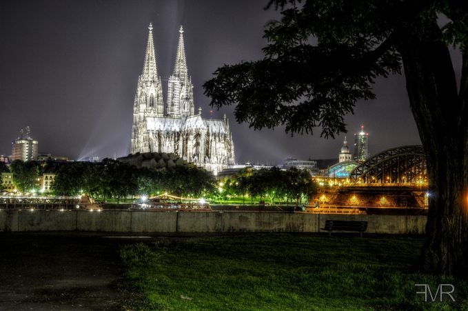 Kölner Dom bei Nacht