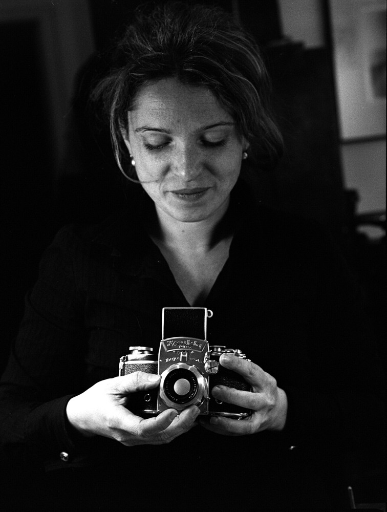 Kamera: Zenza Bronica ETRs
Objektiv: 105 mm 1:2,8
Film: Kodak Tri-X, belichtet auf ISO 3200
Entwickler: Spürsinn HCD-S + HCD-2