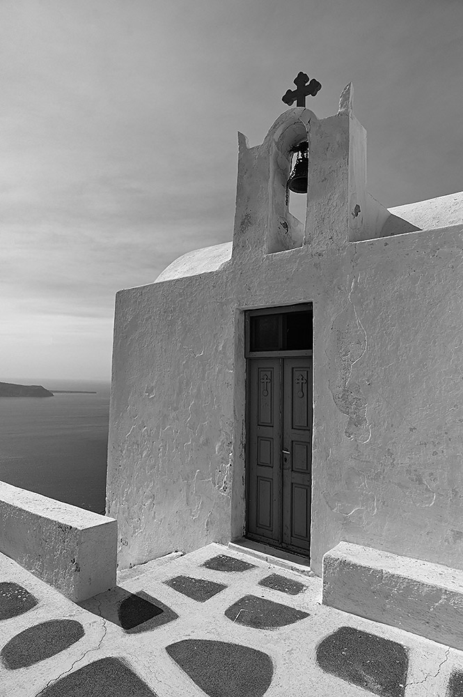 Kapelle am Skarosfelsen bei Imerovigli auf Santorini