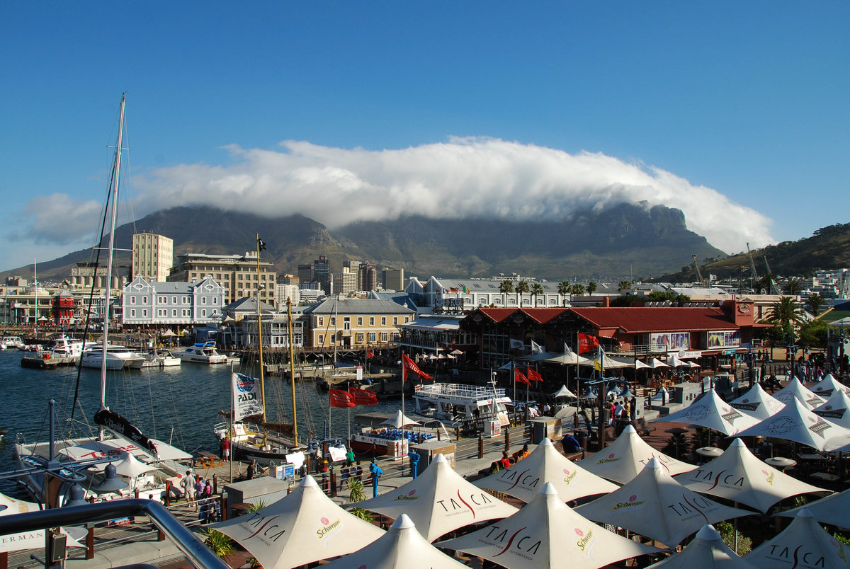 Kapstadt Hafen mit Tafelberg.jpg