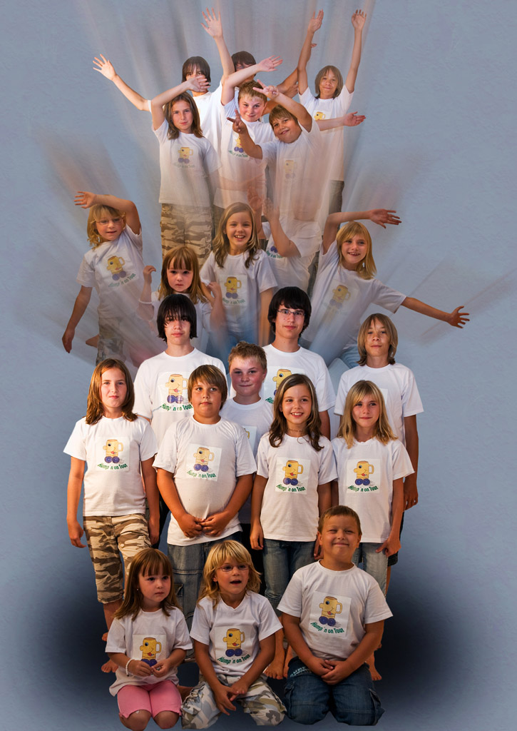 Kinder1
Composition für ein Fotobuch einer Freundin das ich gestaltet habe. An diesem Projekt haben knapp 60 Personen (Erwachsene und Kinder) teilgeno