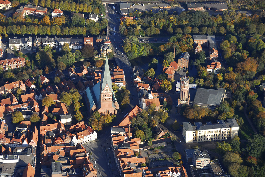 Kirche aus Vogelperspektive2