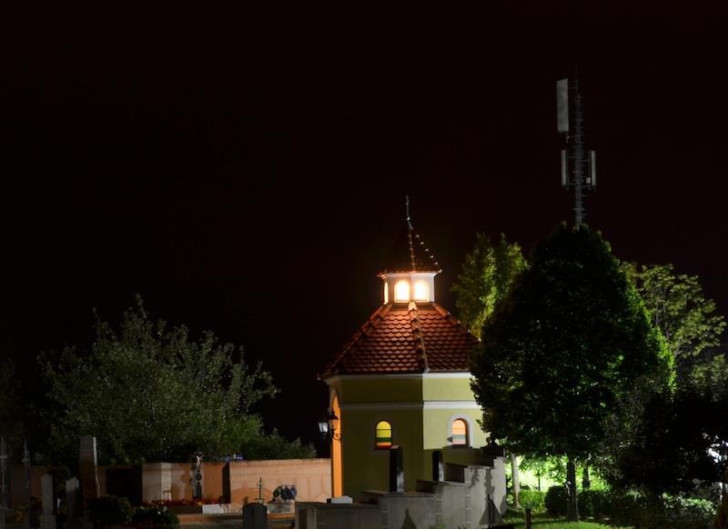 Kirche - Nachtfoto in M-Modus ISO100 , f8 , 30sek