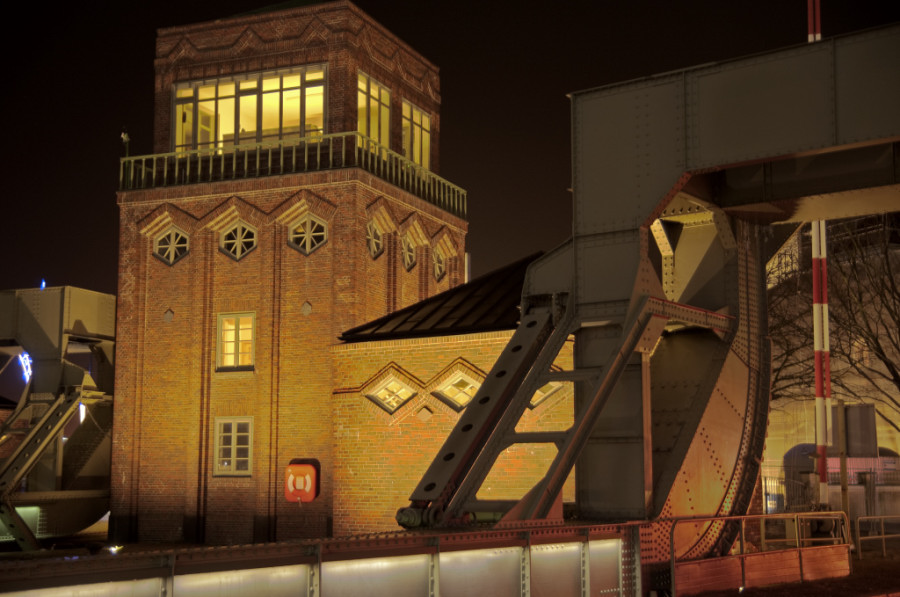 Klappbrücke Bremerhaven mit Steuerstand