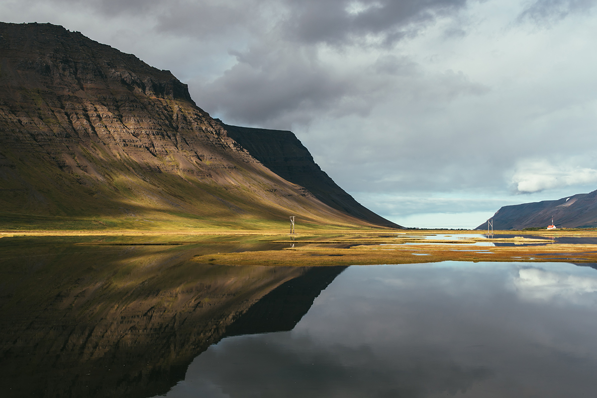 Kleine Bergkette nahe Ísafjörður in den Westfjorden (September 2016)