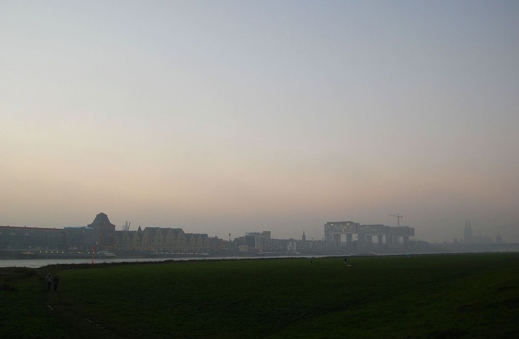 Koeln, Rheinauhafen im Nebel