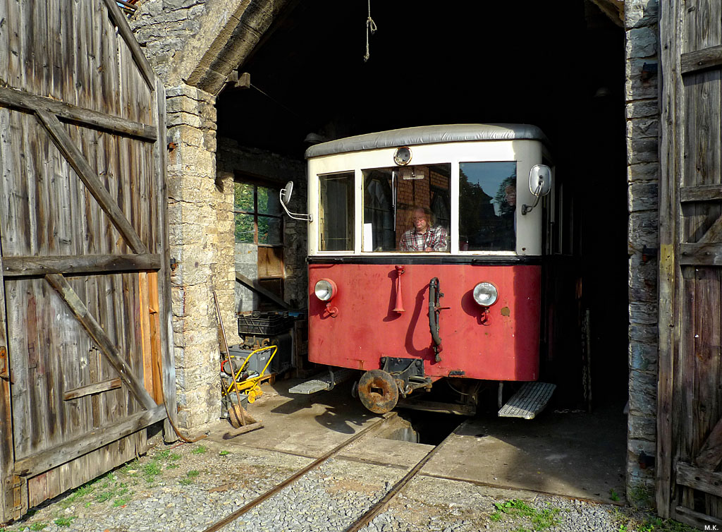 kP1000573