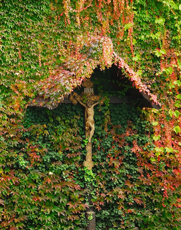 Kreuz im Herbst