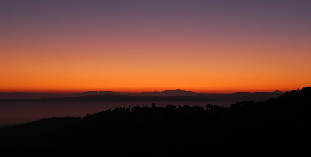 kurz vor Sonnenaufgang, gesehen von Montalcino