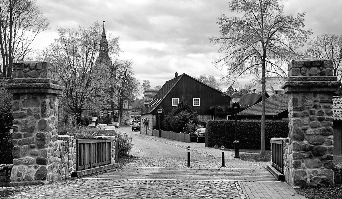 Ländlich - sittlich, mit Brücke.jpg
