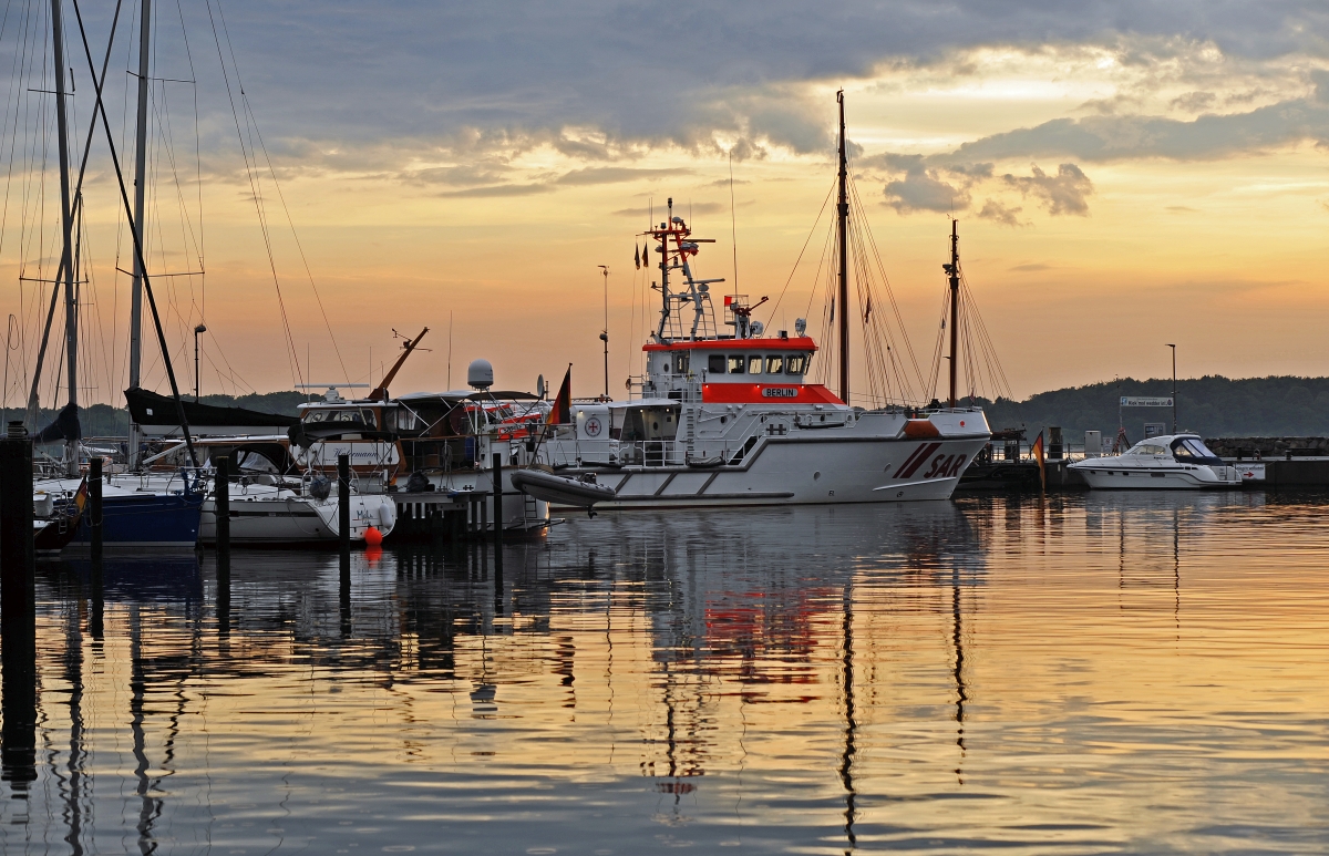 laboe_hafen_abendsonne.jpg