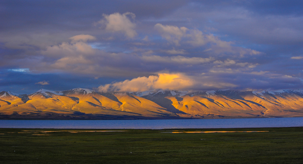Lake Manasarovar im Morgenlicht