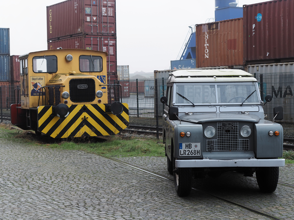Land Rover Station Wagon 1.jpg
