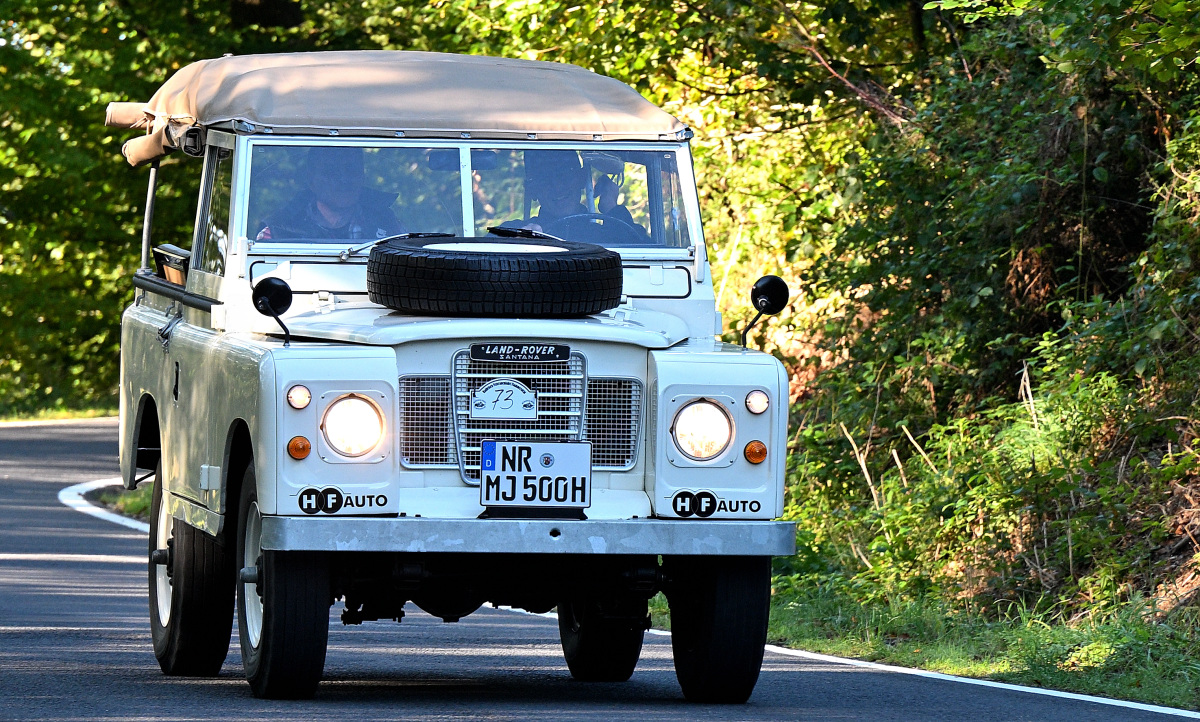 Landrover.JPG