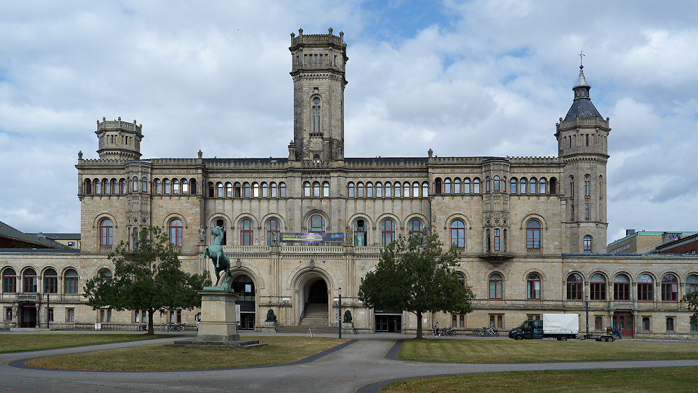 Leibniz Uni Stassenseite.jpg
