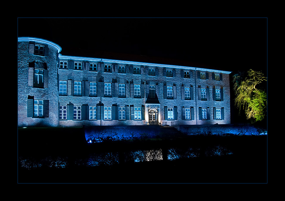Lichterstadt Eutin Schloss in Blau