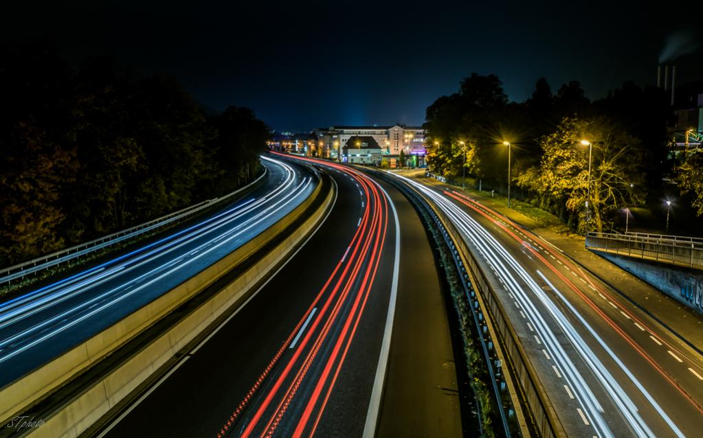 Lichtzieher auf einer Brücke der B3 bei Marburg