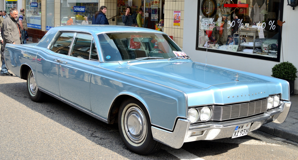 LincolnContinental.JPG