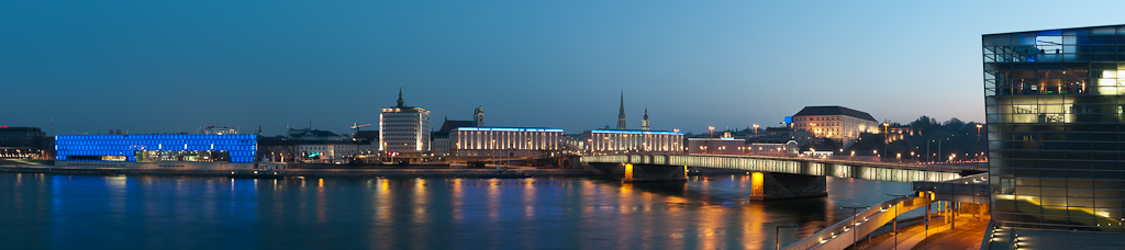 Linz Panorama Blaue Stunde