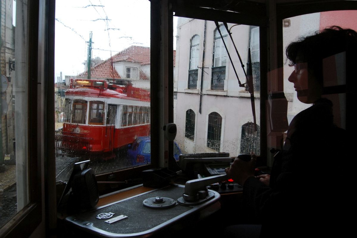lissabon_strassenbahn.jpg