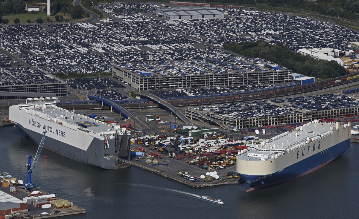 luftbild_bremerhaven_autotransporter.jpg