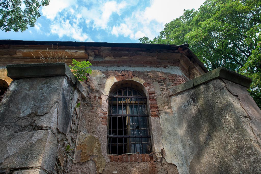 Lukova Geisterkirche 04
