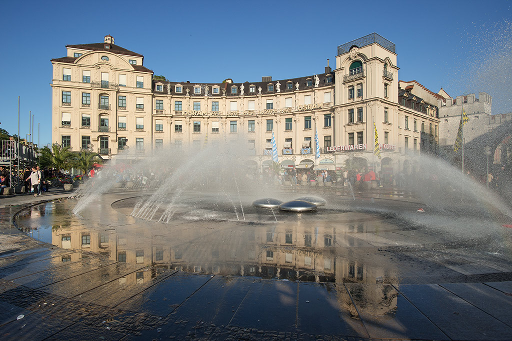 München Stachus
erste Bilder mit dem Nikon 1,8/20 mm