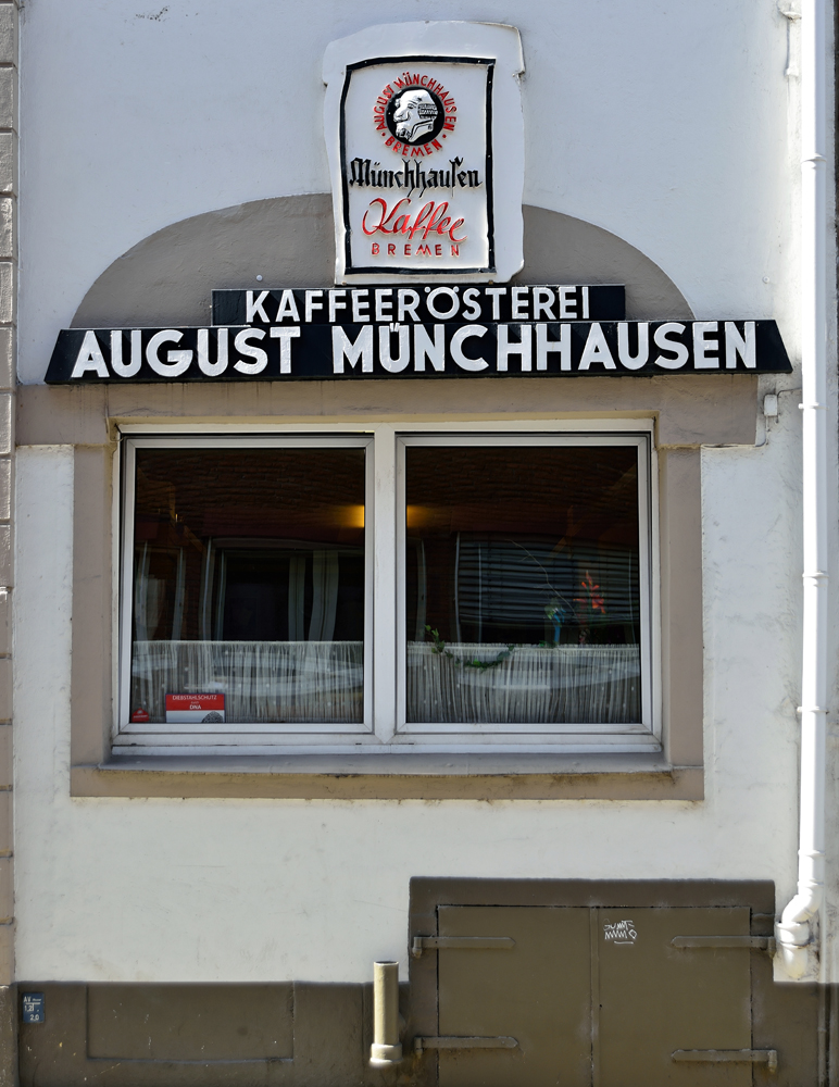 Münhhausen Kaffee aussen.jpg