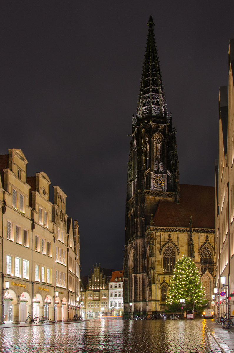 Münster im Advent: Blick über den Prinzipalmarkt auf die Lambertikirche