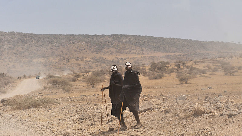 Maasai am Straßenrand
0205