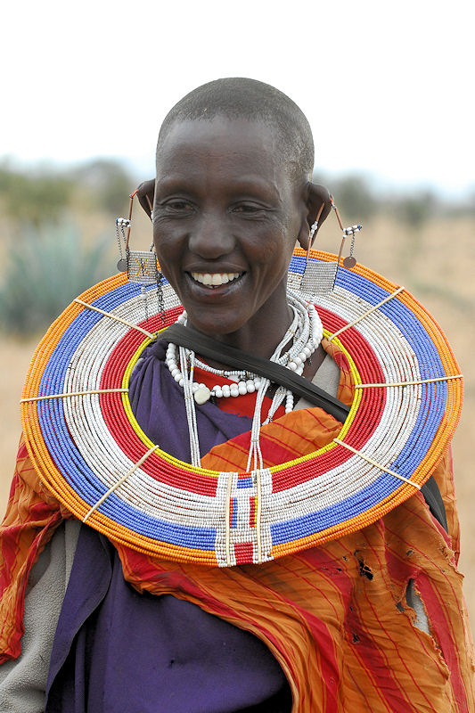 Maasai Frau in einen Dorf in der Nähe
vom Kambi Ya Tembo
0014