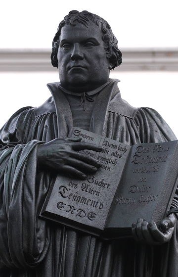 Martin-Luther-Denkmal von Johann Gottfried Schadow auf dem Marktplatz in Lutherstadt Wittenberg