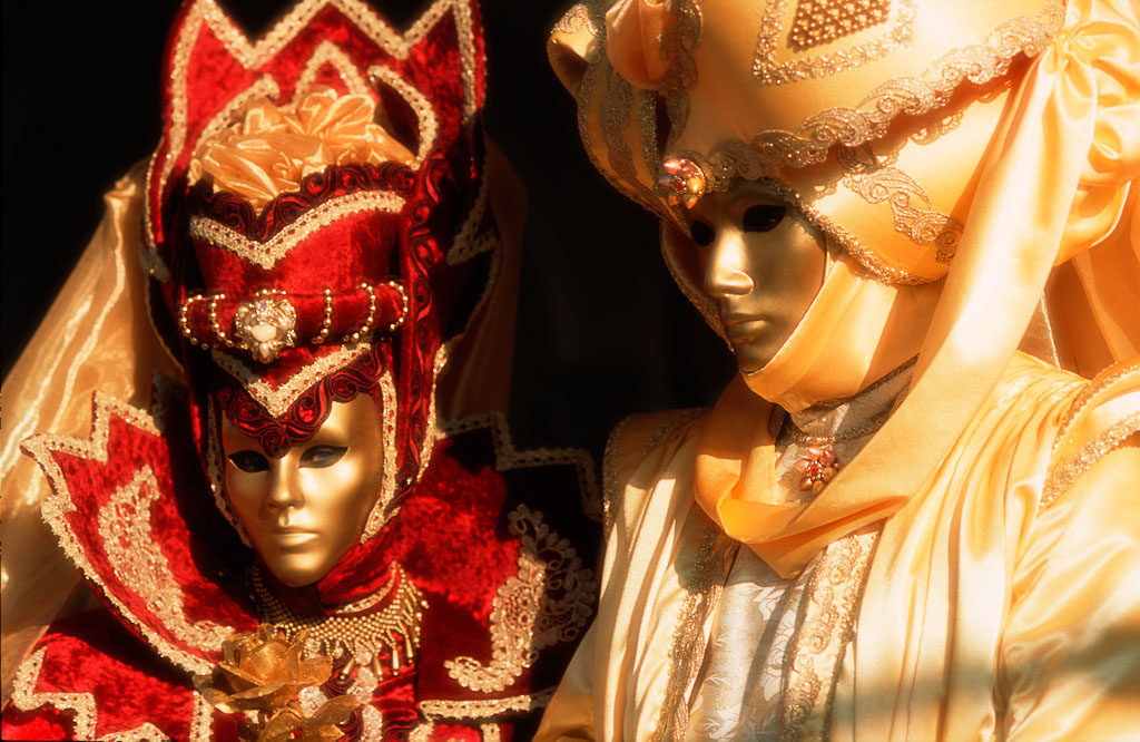 Masken in Gold und Rot 2