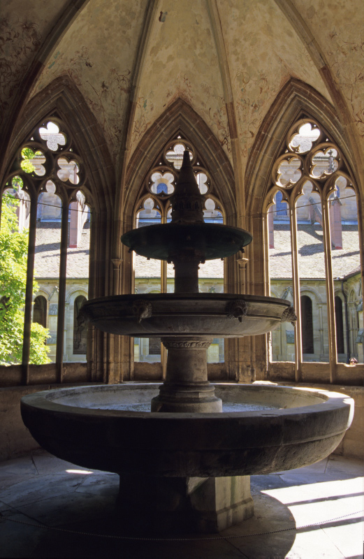 Maulbronn, Brunnen im Kreuzgang