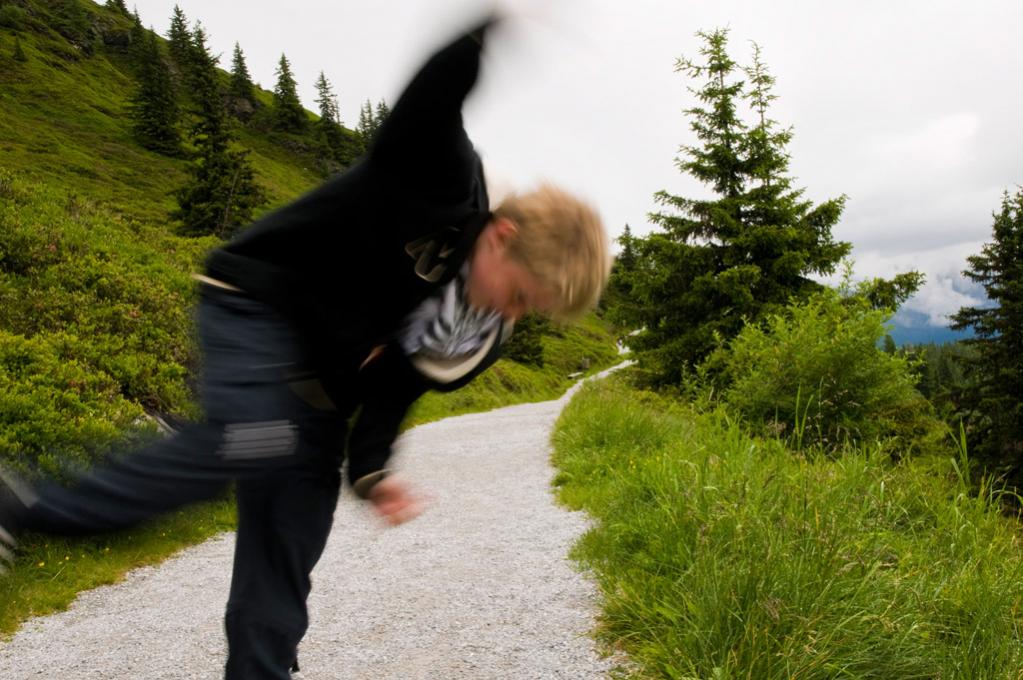 Max in Motion
Mein Sohn Max springt quer über den Höhenwanderweg auf der Reiteralm(Schladming), Steiermark